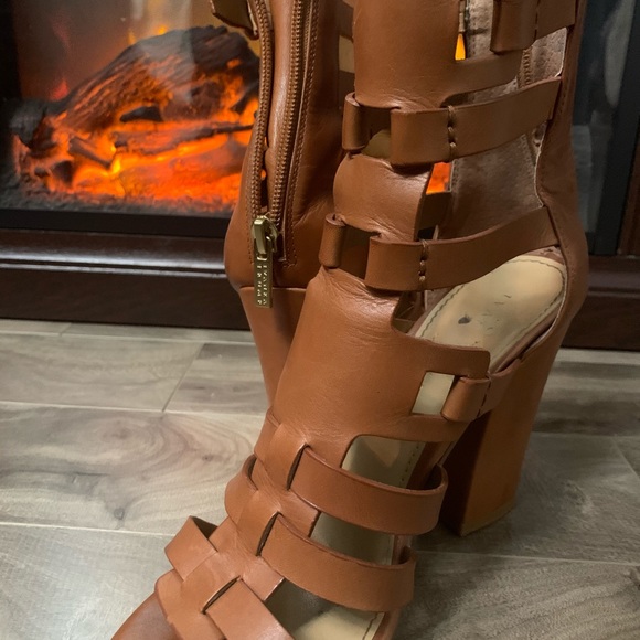 Ivanka Trump Heels - Picture 2 of 4